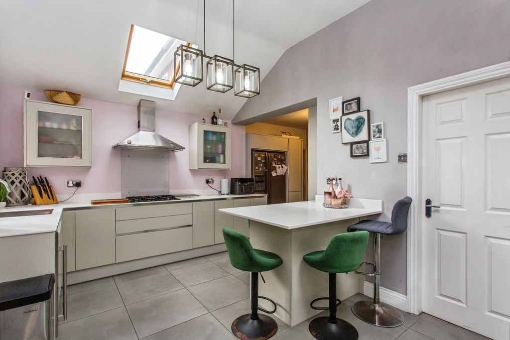Property photo 3 of 19 Pbox-Img.Jpg