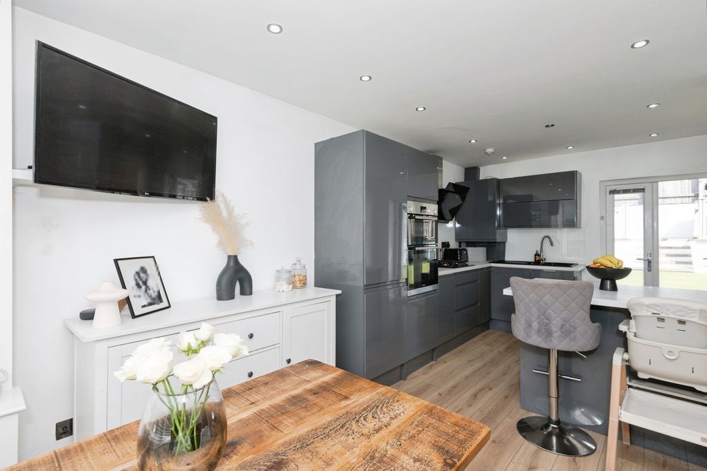 Property photo 2 of 19 Pbox-Img.Jpg