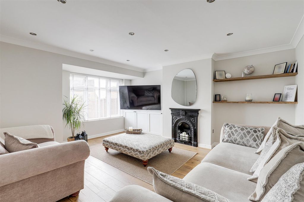 Property photo 2 of 24 1131.Jpg