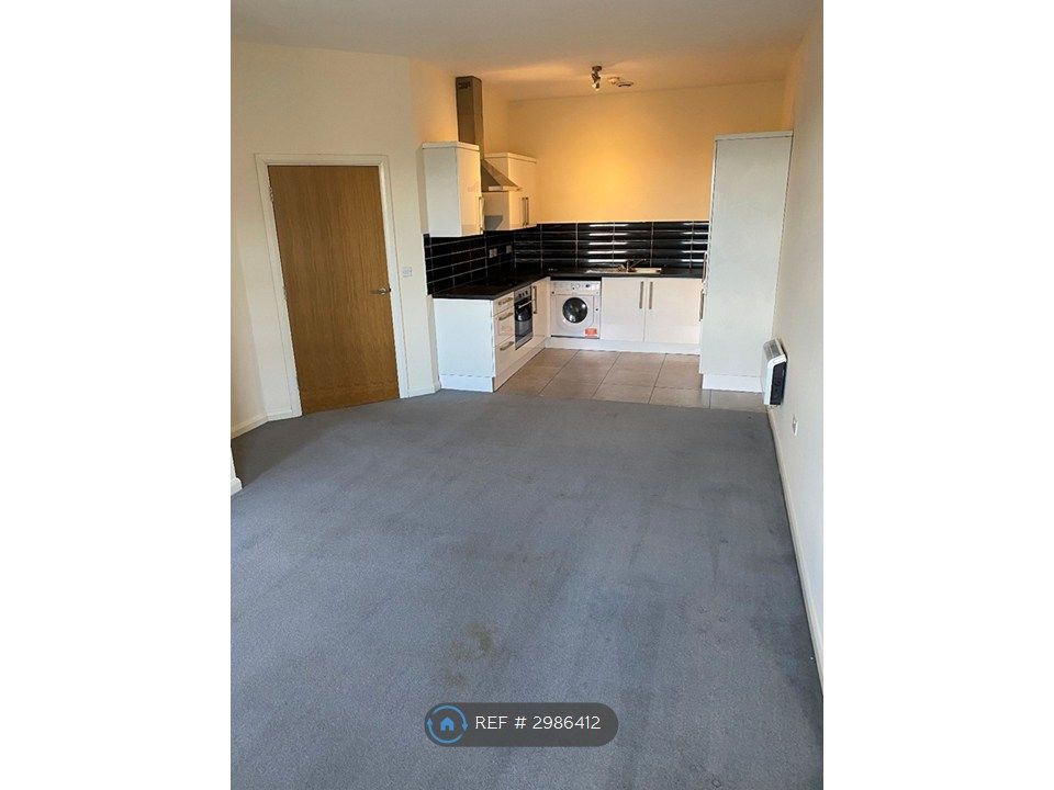 Property photo 3 of 11 Kitchen / Dining Room