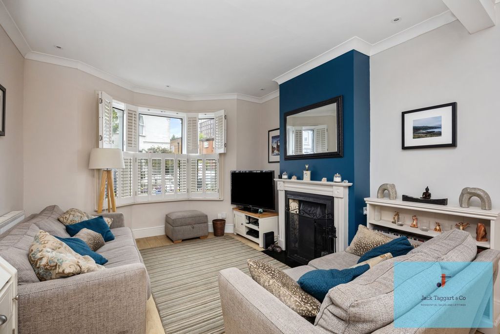 Property photo 2 of 17