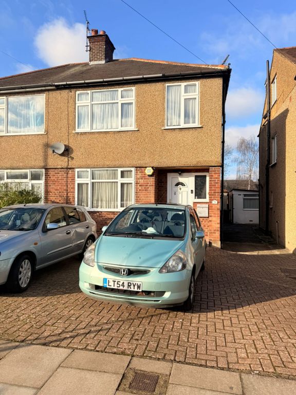 Property photo 1 of 2 3 Bed Semi-Detached House For Sale Islip Manor Road, Northolt Ub5