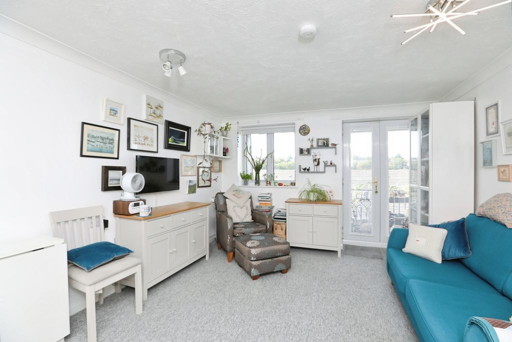 Property photo 2 of 11 Pbox-Img.Jpg