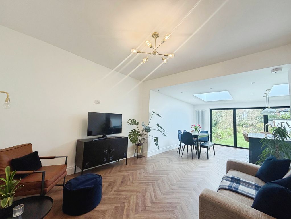 Property photo 3 of 32