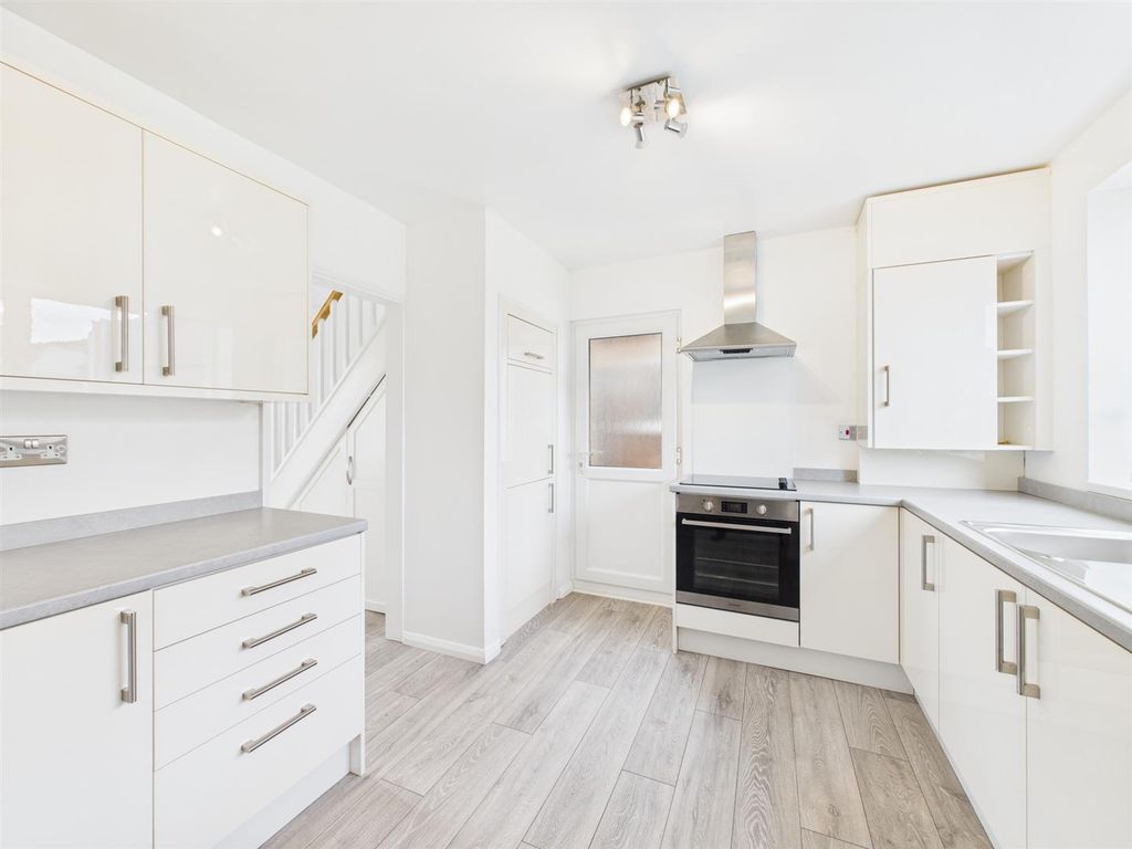 Property photo 3 of 14 Kitchen