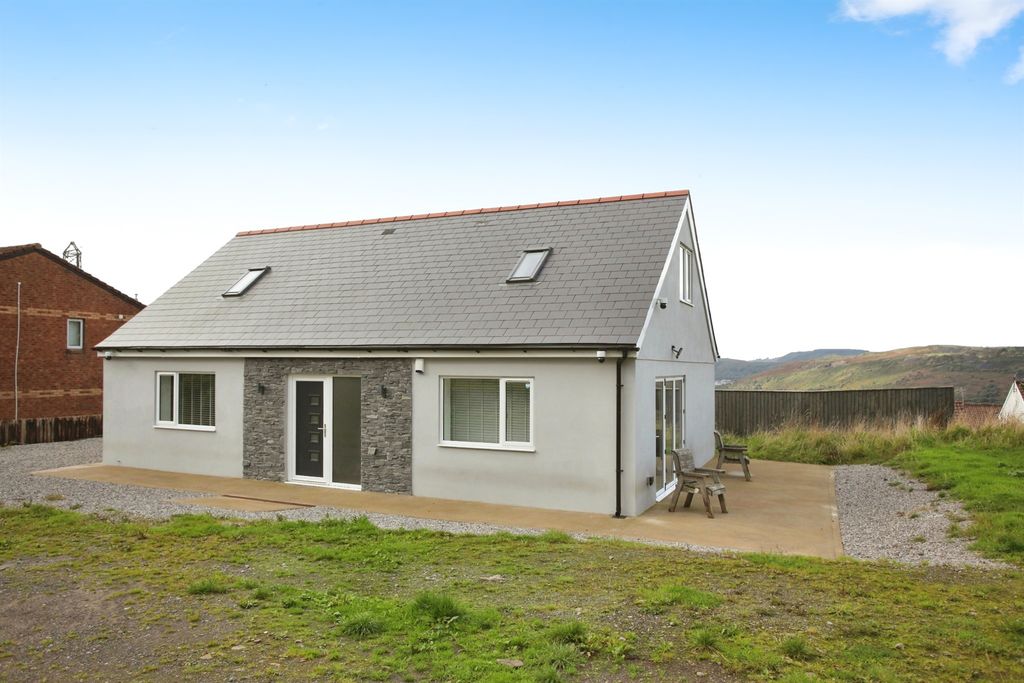 Property photo 3 of 31