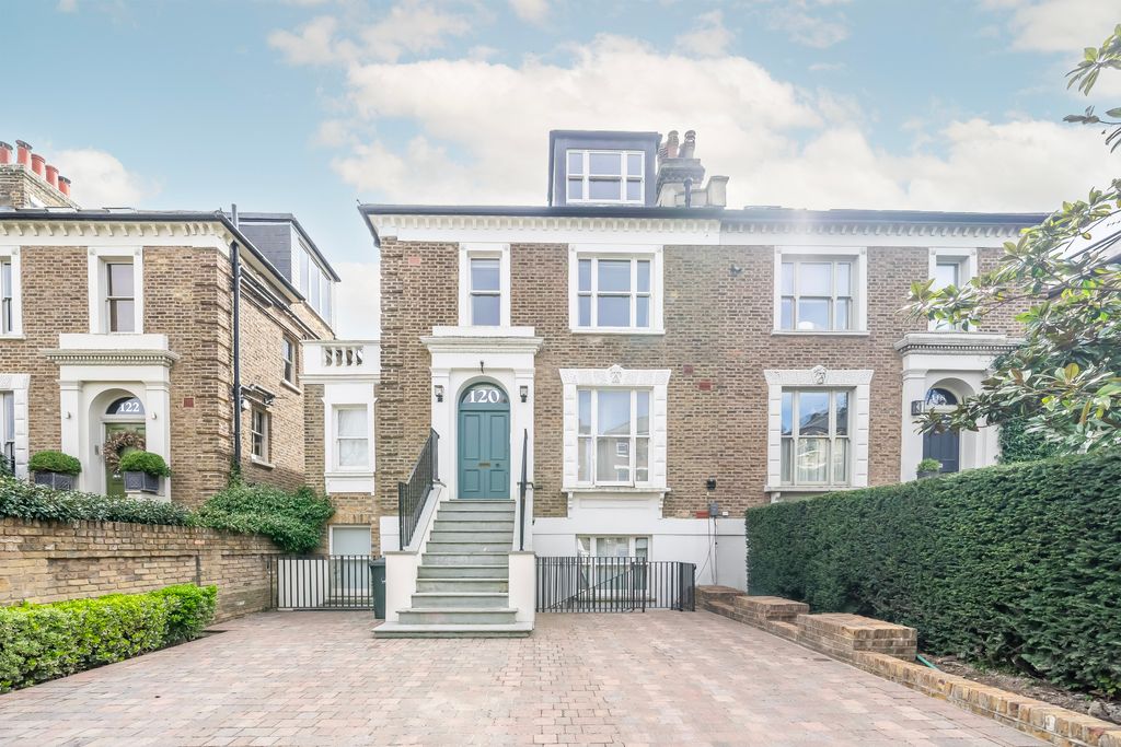 Property photo 1 of 11