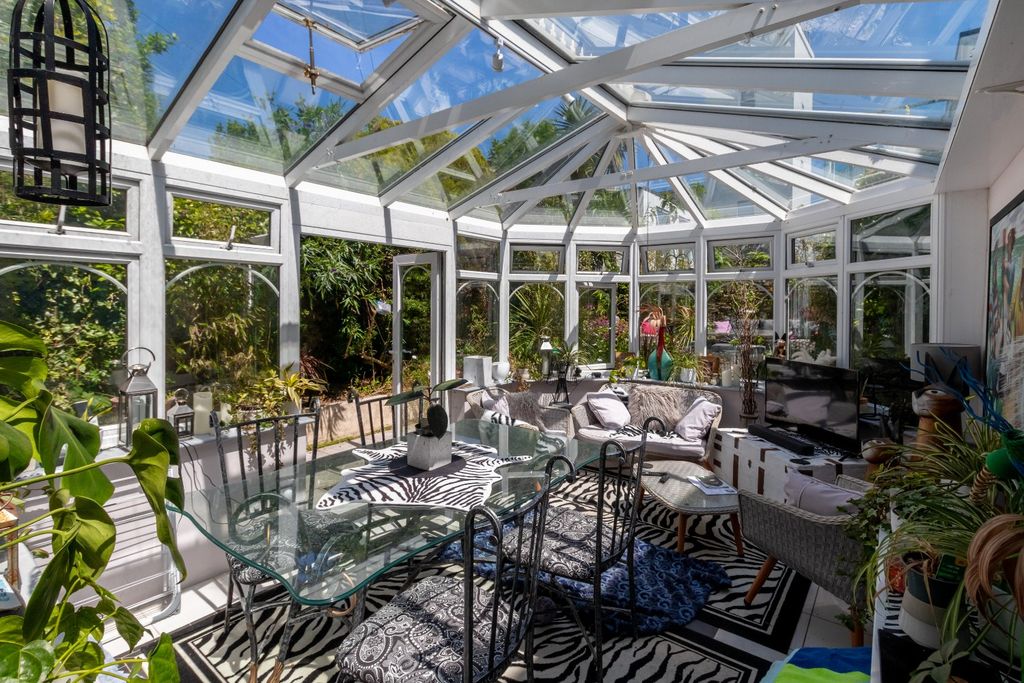 Property photo 3 of 22 Picture No. 17