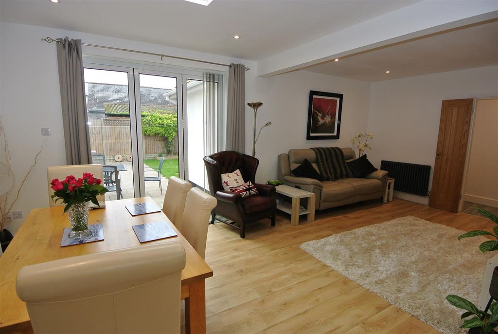 Property photo 3 of 20 Dining Lounge.Jpg
