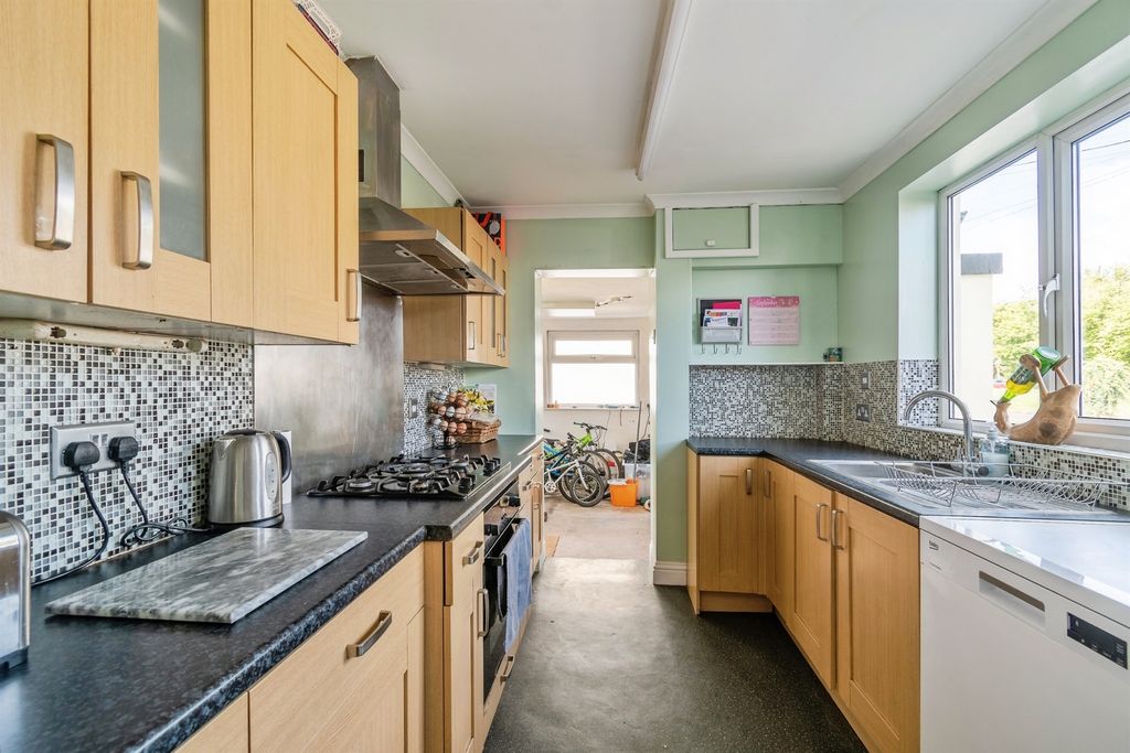 Property photo 3 of 17