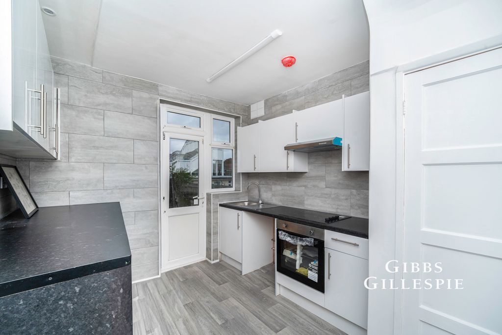 Property photo 3 of 5 Photo