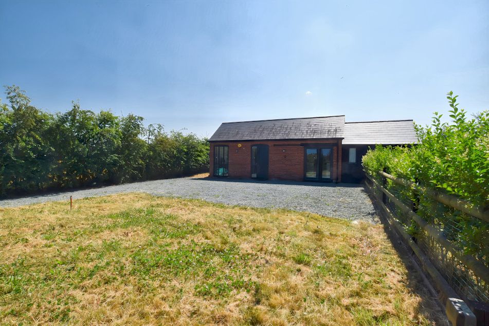 Property photo 2 of 19 Front Aspect 3