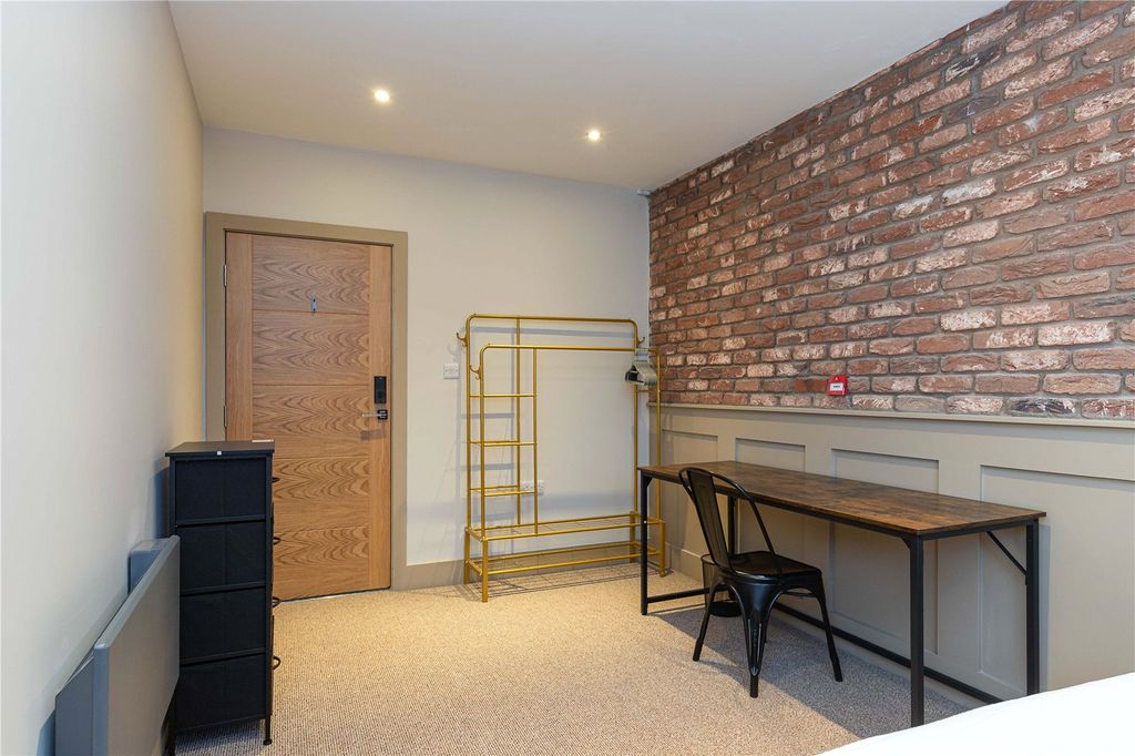 Property photo 2 of 13 Room 2