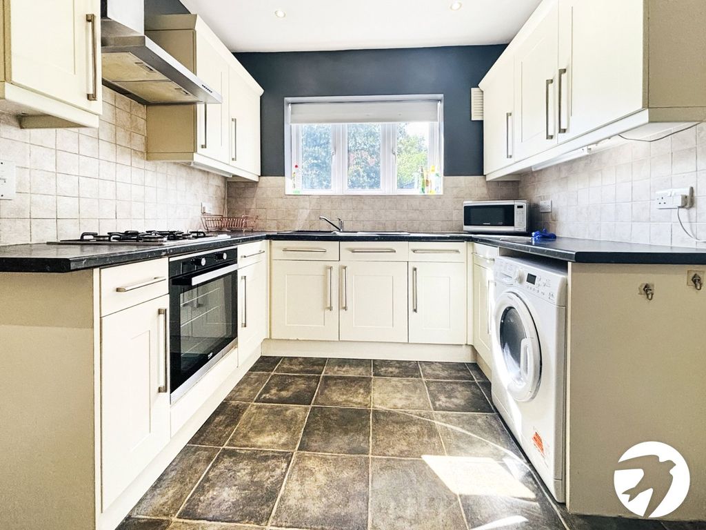 Property photo 3 of 10 Kitchen