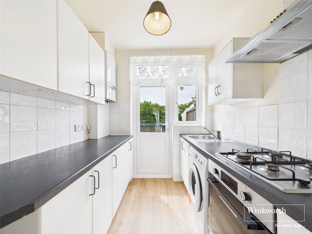 Property photo 2 of 9 Kitchen