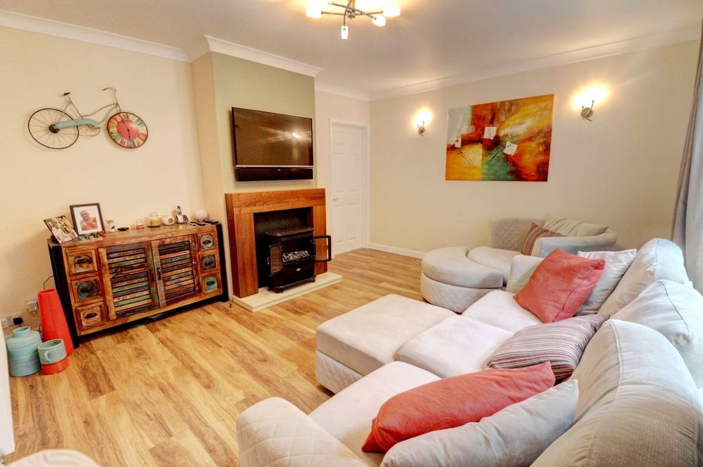 Property photo 3 of 17 Gallery