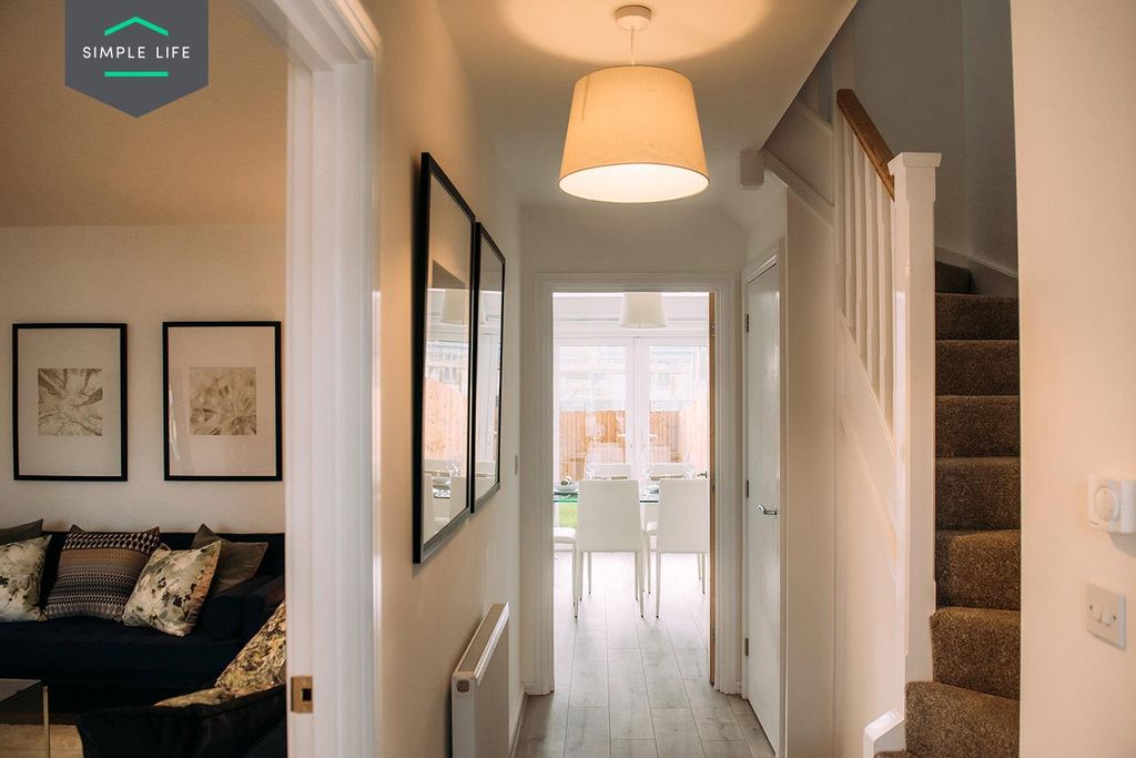 Property photo 2 of 10 Ellesmere_Hallway.Jpg
