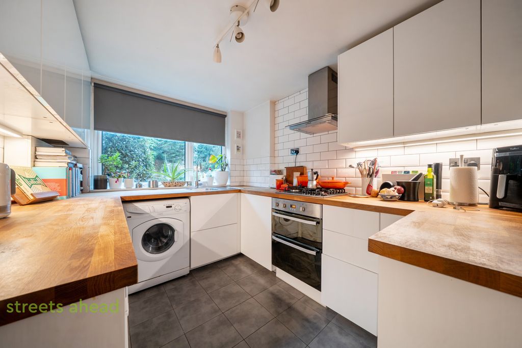 Property photo 2 of 21 7d85d159-3424-43c...