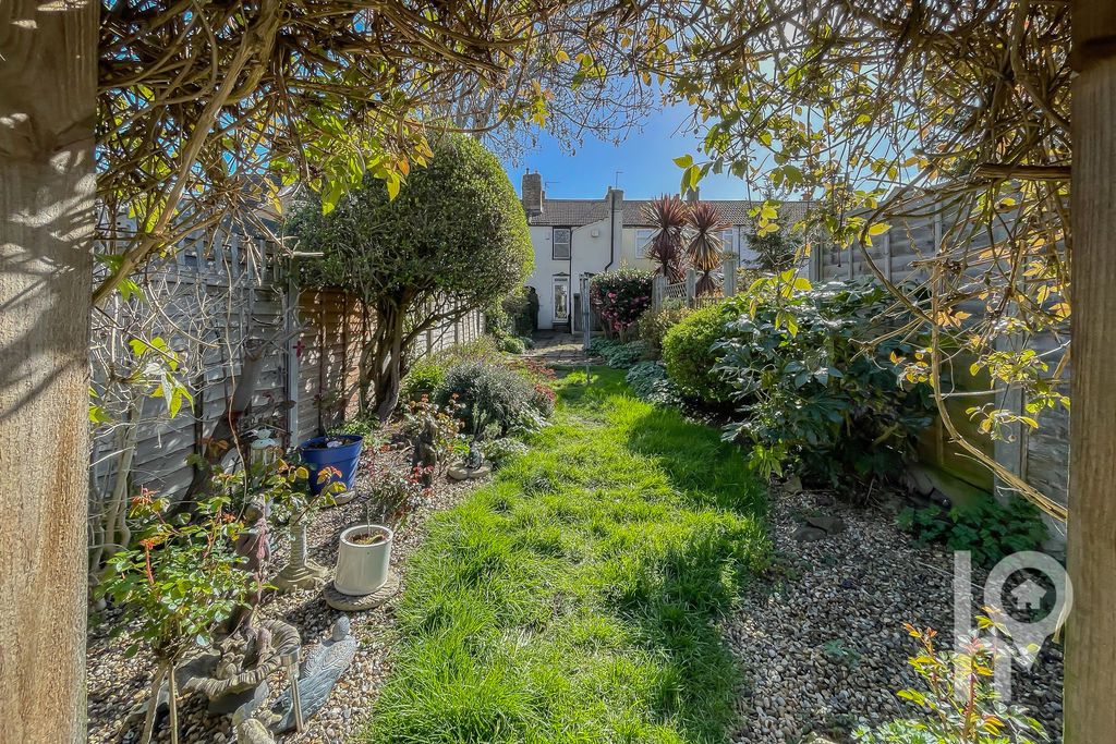 Property photo 1 of 12 Photo 12