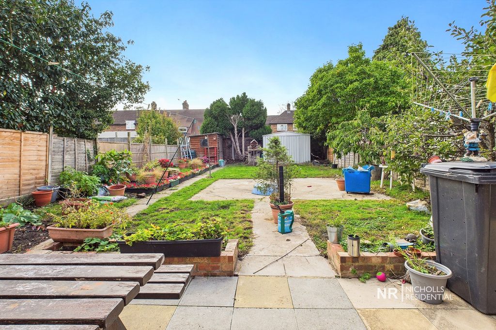 Property photo 2 of 11 Garden