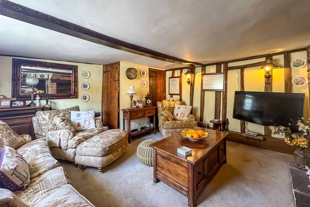 Property photo 2 of 32 Lounge