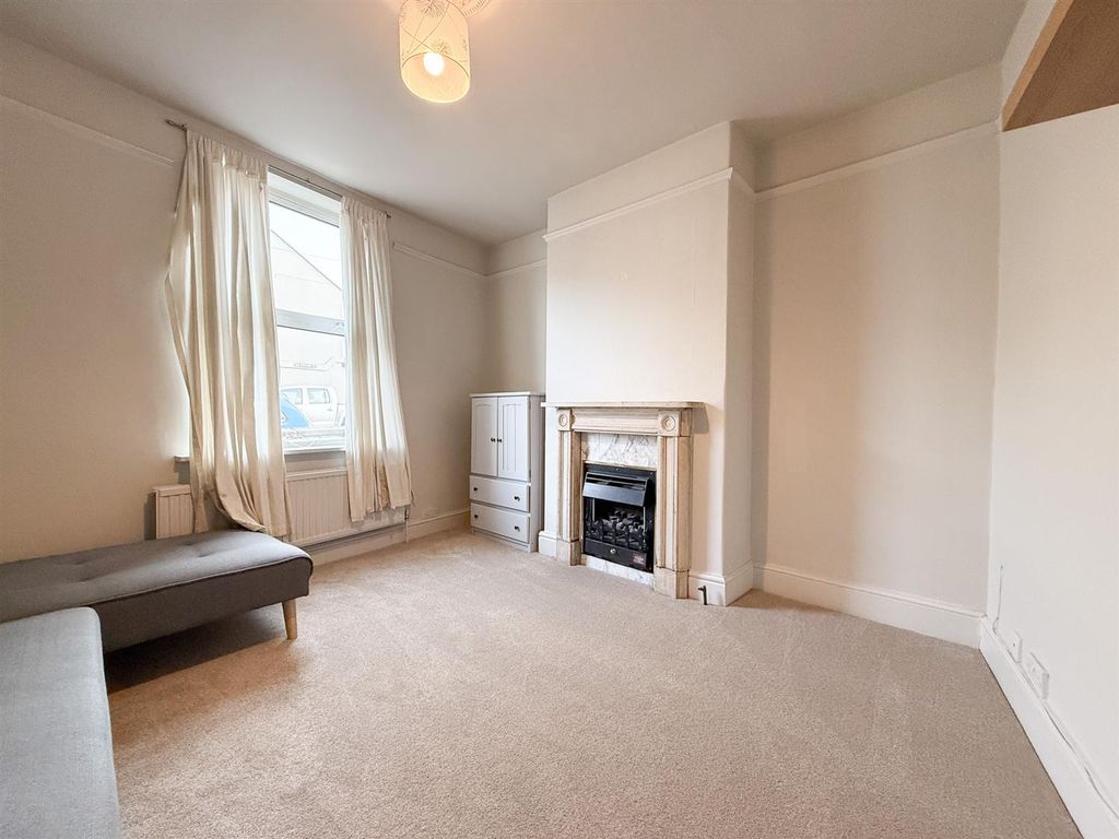 Property photo 2 of 11 Sitting Room