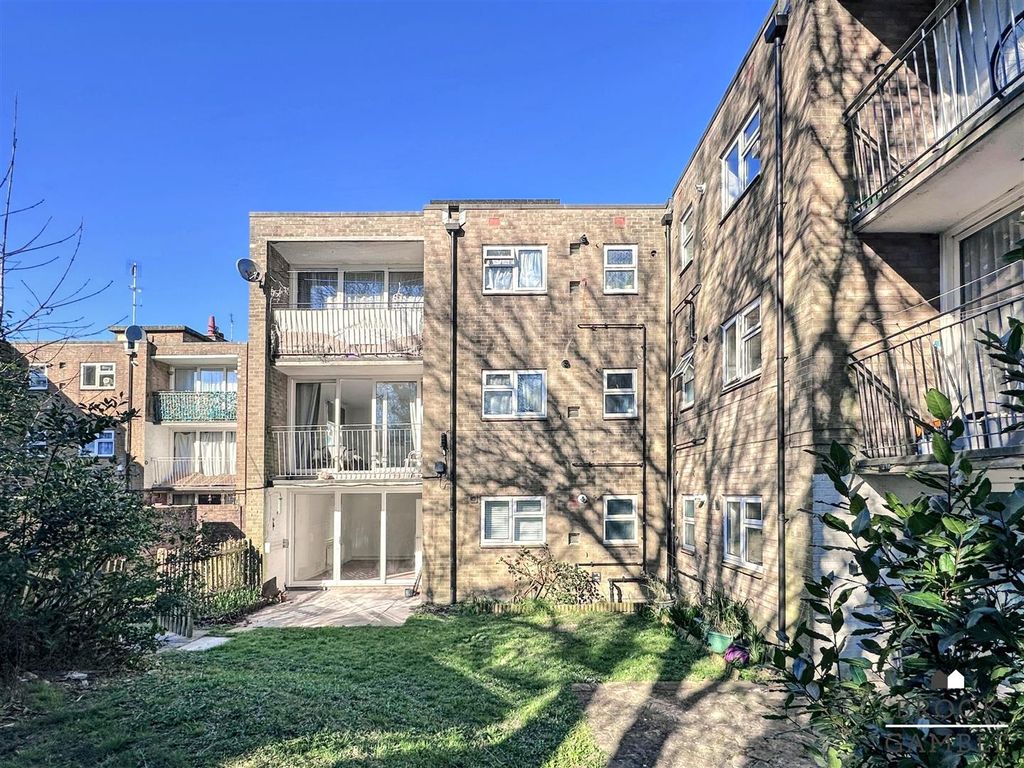 Property photo 1 of 14 01323 438506
