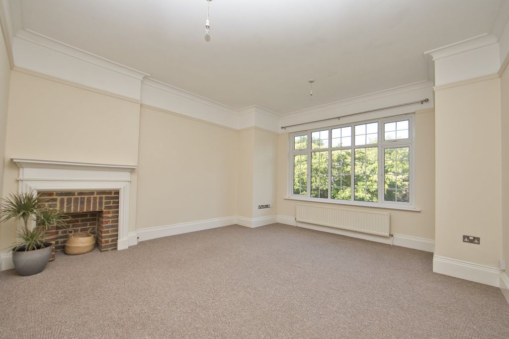 Property photo 3 of 9 Picture 3