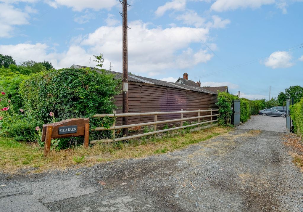 Property photo 3 of 32