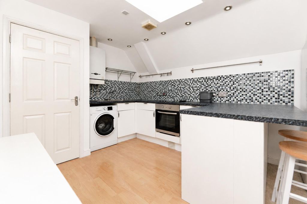 Property photo 2 of 11 Kitchen..Jpg