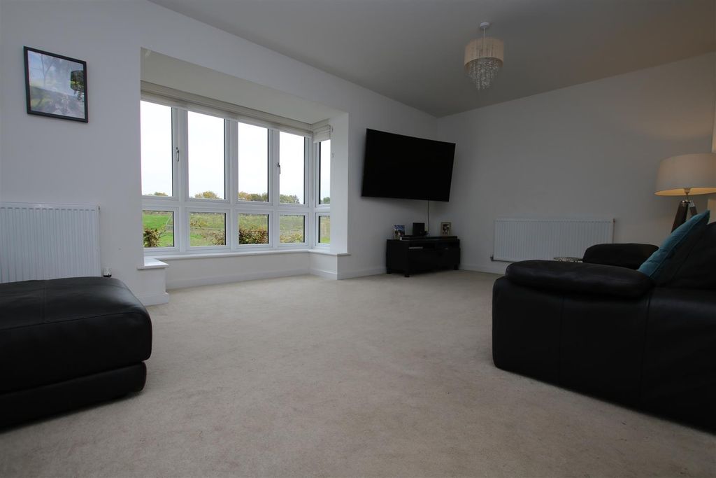 Property photo 3 of 26 Lounge 2.Jpg