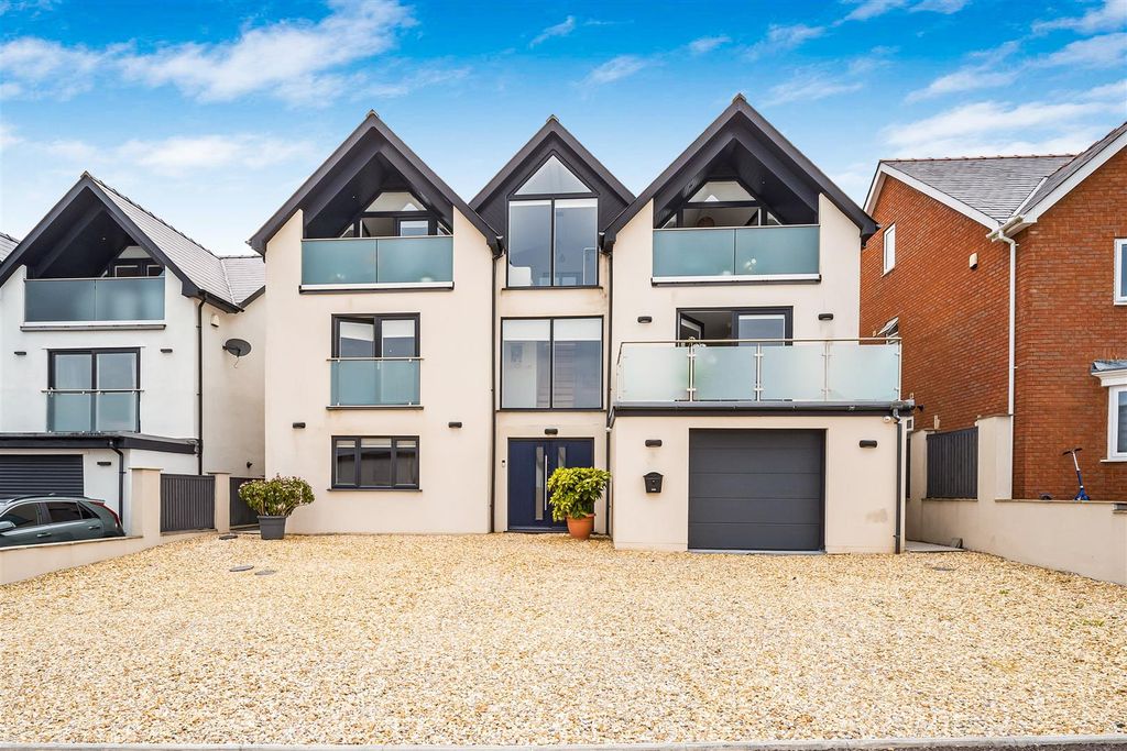 Property photo 1 of 30 61-P1047716.Jpg