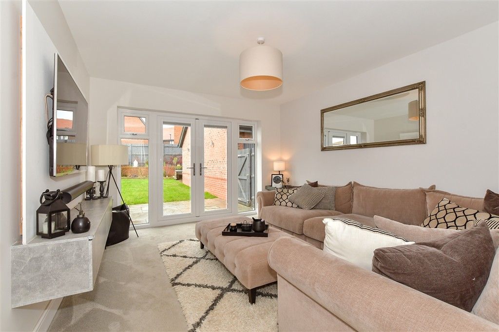 Property photo 1 of 17 Lounge