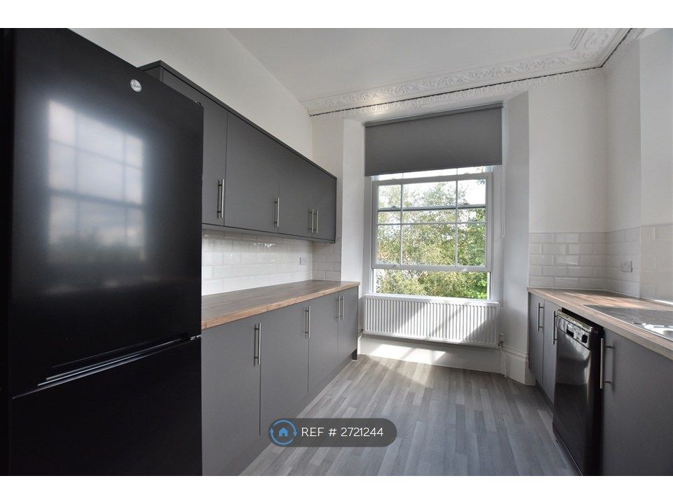 Property photo 3 of 9 Kitchen