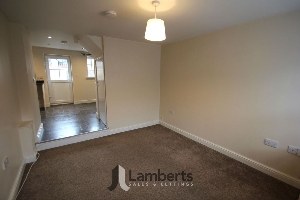 Property photo 3 of 18 Lounge