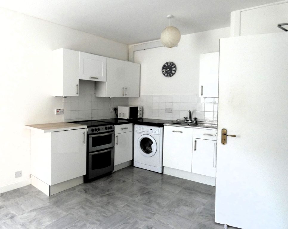 Property photo 1 of 12 Lounge Kitchen