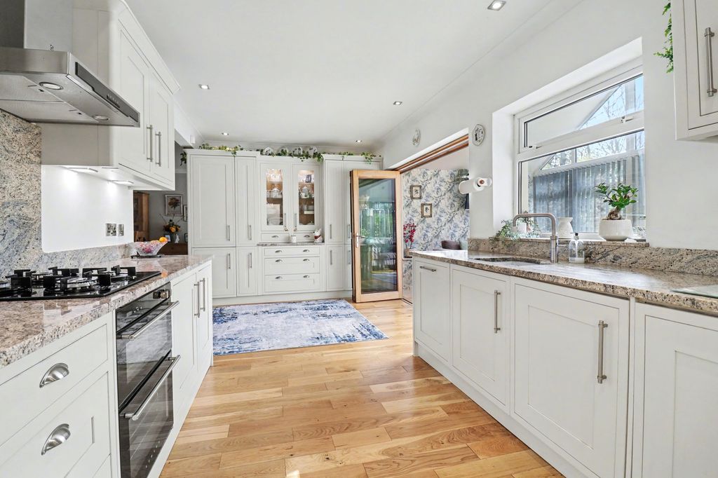 Property photo 2 of 29