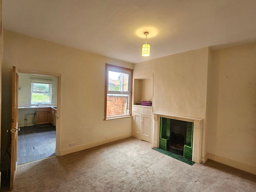 Property photo 3 of 10 High Street