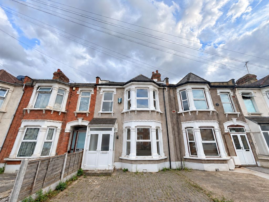 Property photo 1 of 18 150 Windsor Road Ig1 1He