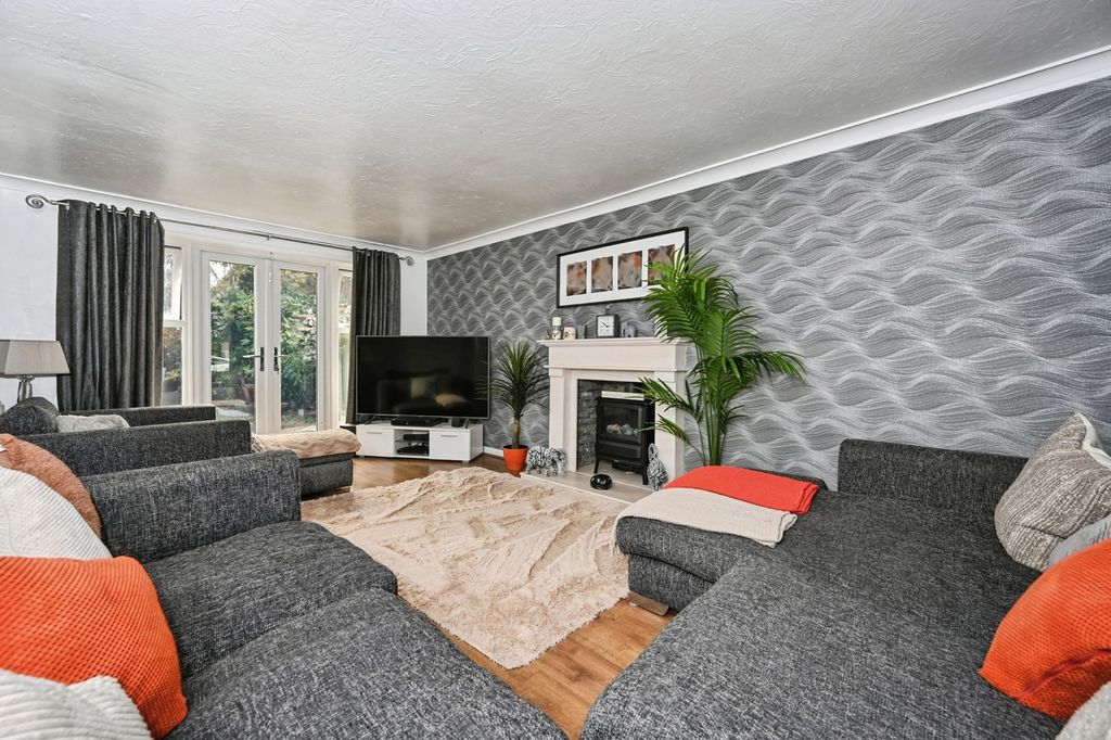 Property photo 3 of 30 Living Room