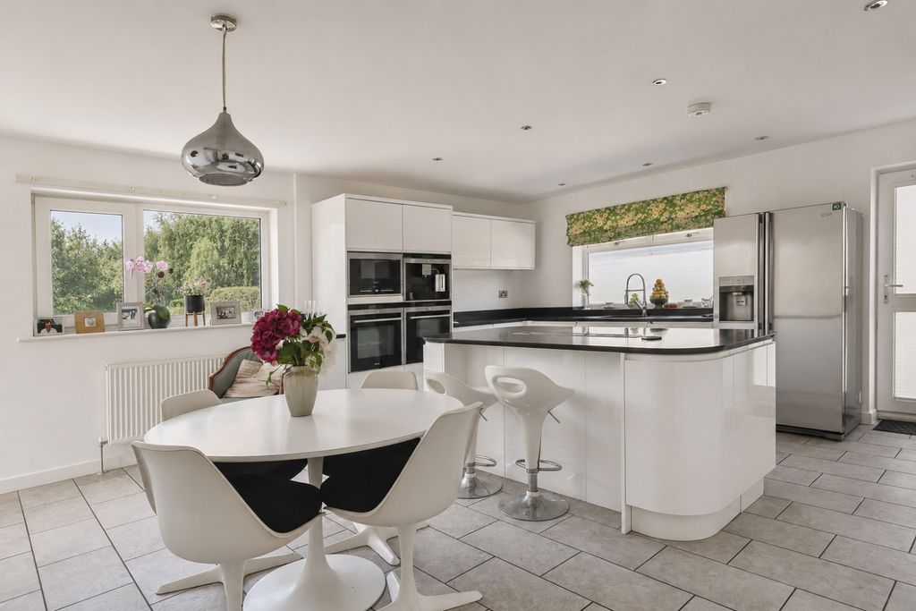 Property photo 3 of 22 A79F3Cca-8D85-4D60-9002-38Ae2791E606