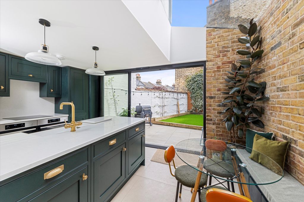 Property photo 2 of 15 Image