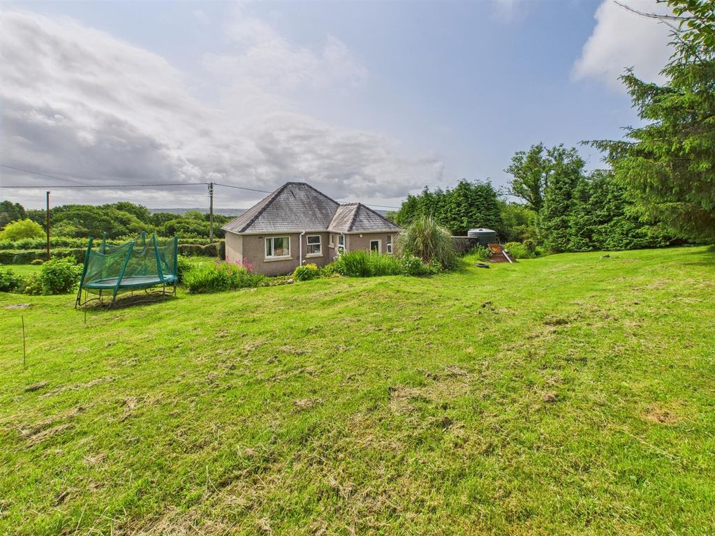 Property photo 3 of 12 Cam03055G0-Pr0227-Still012.Jpg