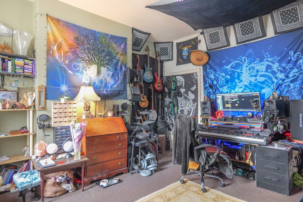 Property photo 3 of 27