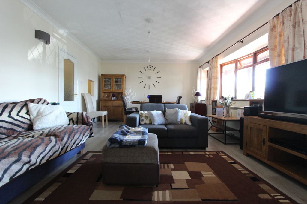 Property photo 2 of 19 Photo 12