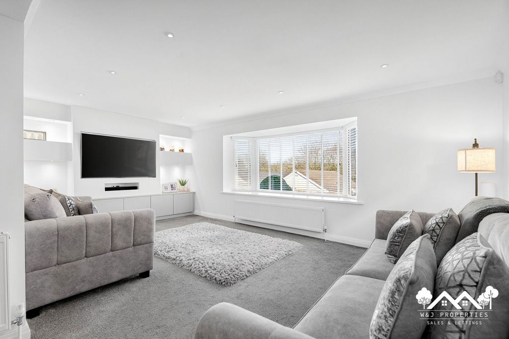 Property photo 3 of 41