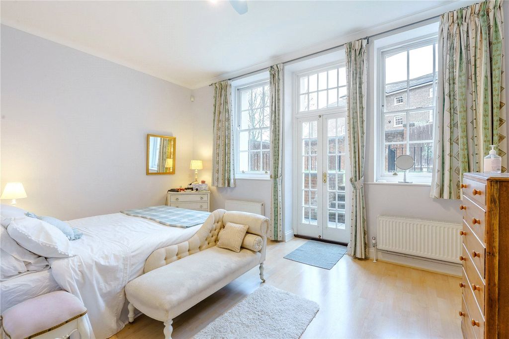 Property photo 3 of 11 Bedroom 1