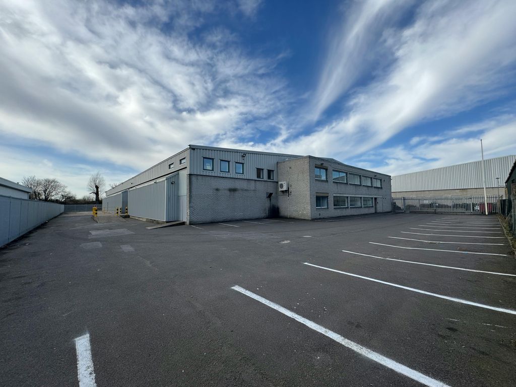 Property photo 1 of 10 External - Front Aspect