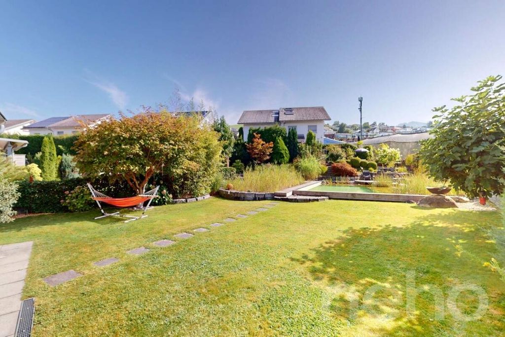 Property photo 2 of 11