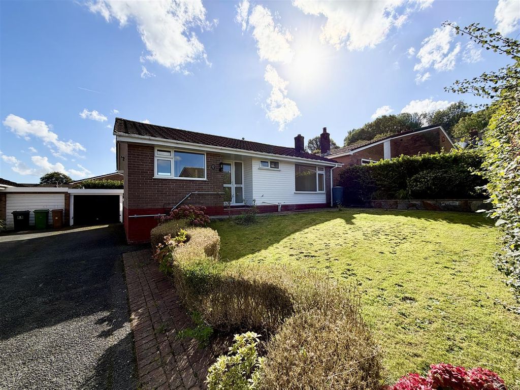 Property photo 1 of 13 Burniston Close, Plympton, Pl7 1Pq
